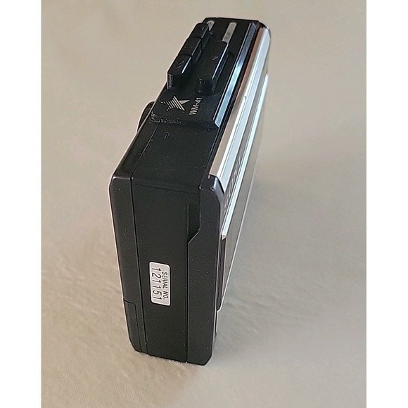 Vintage Sony Walkman WM-41 Cassette Player — Not Working — For Parts or Repair - Picture 4 of 7